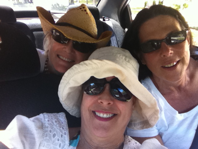 11 a.m. and on our way to the lagoon having had half a gallon of rum punch! It's good punch.