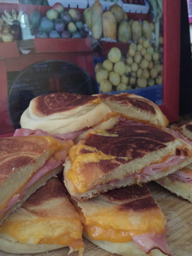 Now dust them with more powdered sugar y mete mano!